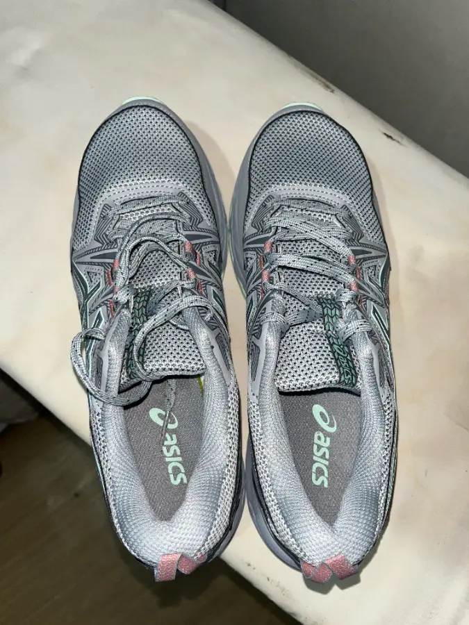Asics Gel Venture 8 top photo