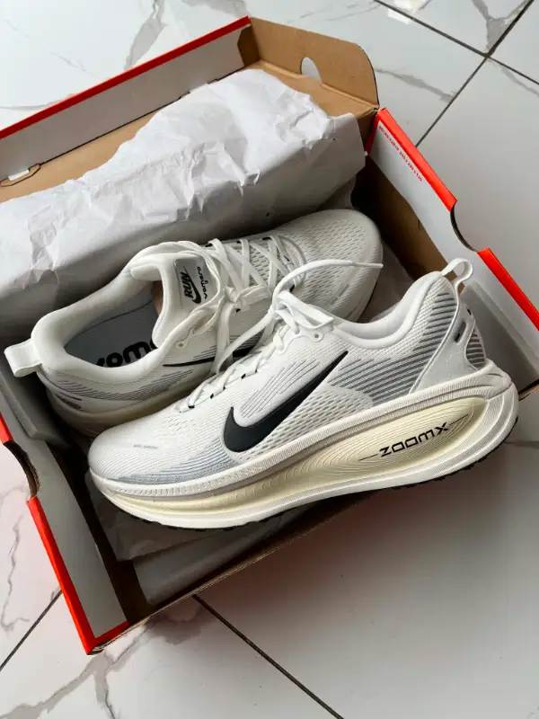 Nike Vomero 18 top photo