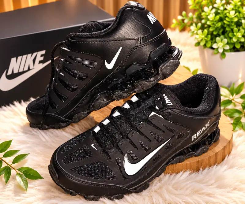 Nike Nike Reax 8 TR top photo