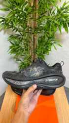 Nike NIKE VOMERO PLUS front photo