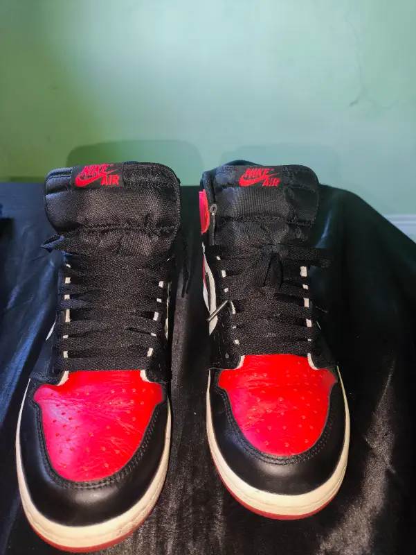 Nike Air Jordan 1 Retro High OG “Bred Toe” (2018) top photo