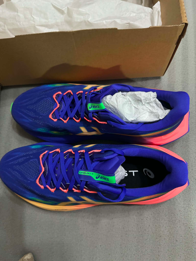Asics Superblast 3 top photo