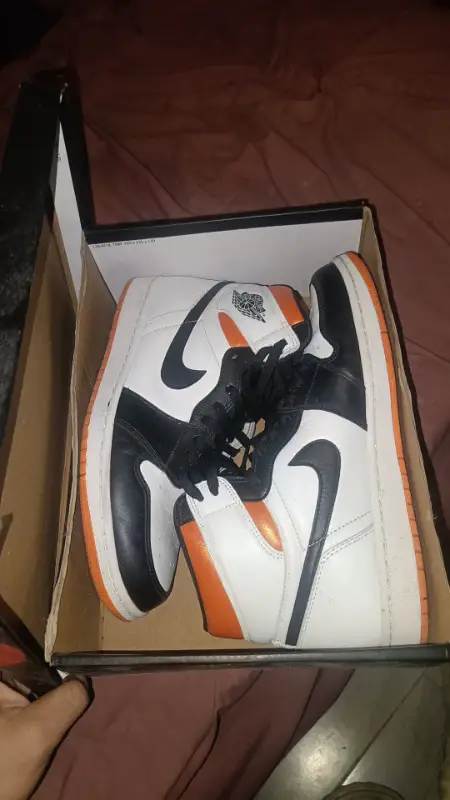 Nike Jordan 1 retro high electro orage top photo